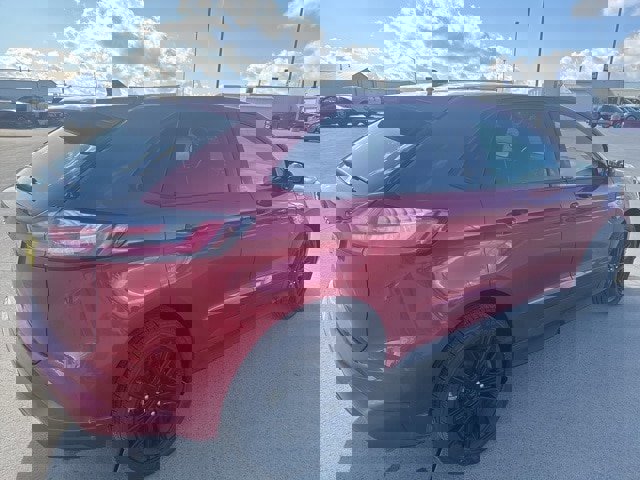 Certified 2023 Ford Edge ST-Line w/ Class II Trailer Tow Package image 4