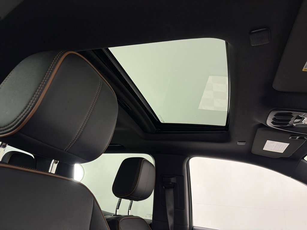 Used 2024 GMC Canyon AT4 w/ AT4 Premium Package image 32