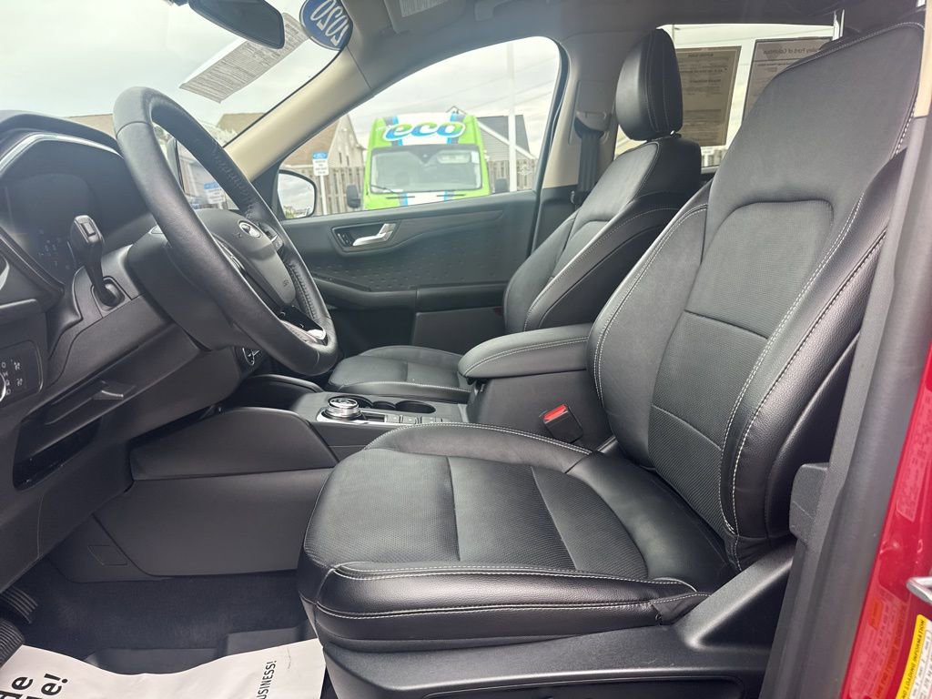 Certified 2020 Ford Escape Titanium w/ Titanium Premium Package 2.0 FWD image 3