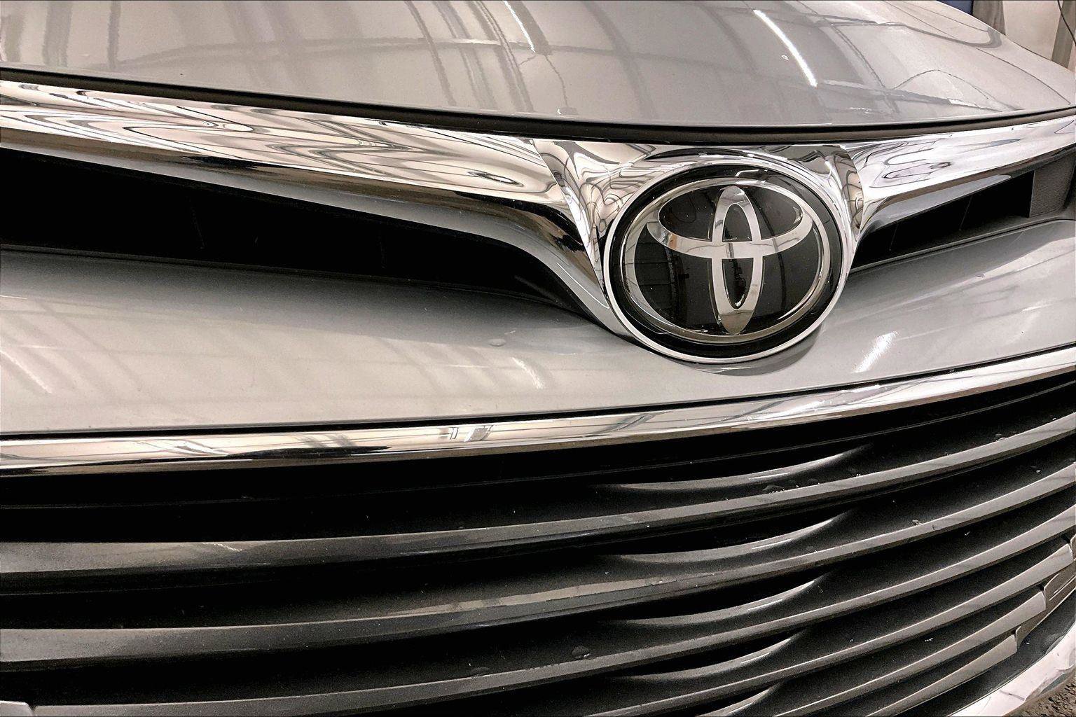 Used 2017 Toyota Avalon Limited w/ All Weather Liner Package image 29