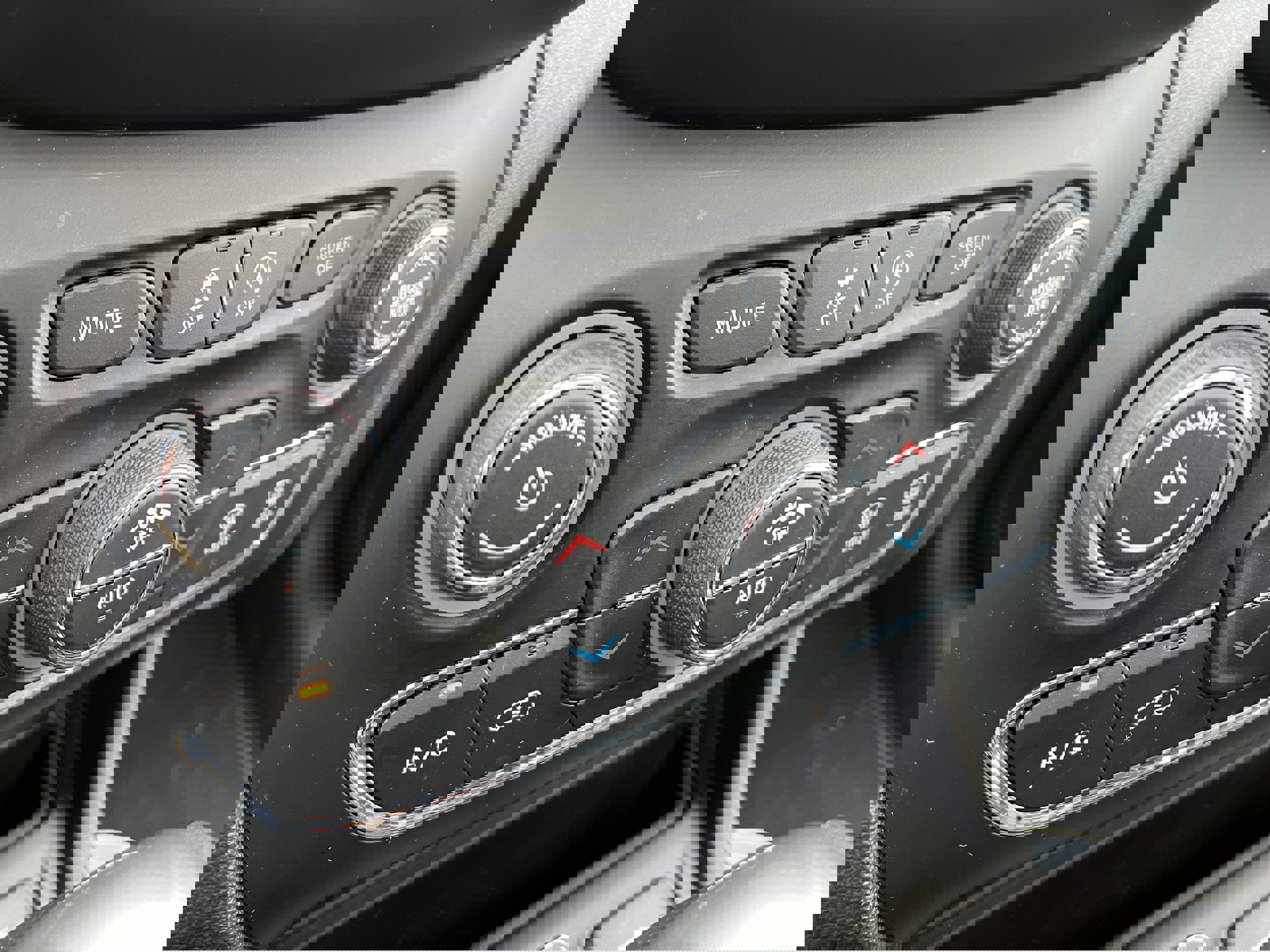 Used 2019 Jeep Cherokee Limited image 20