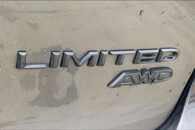 Used 2023 Chrysler Pacifica Limited w/ S Appearance Package image 12