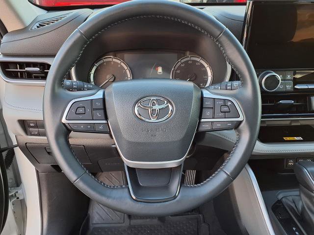 Used 2023 Toyota Highlander XLE image 9