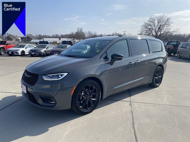 Used 2025 Chrysler Pacifica Limited image 1