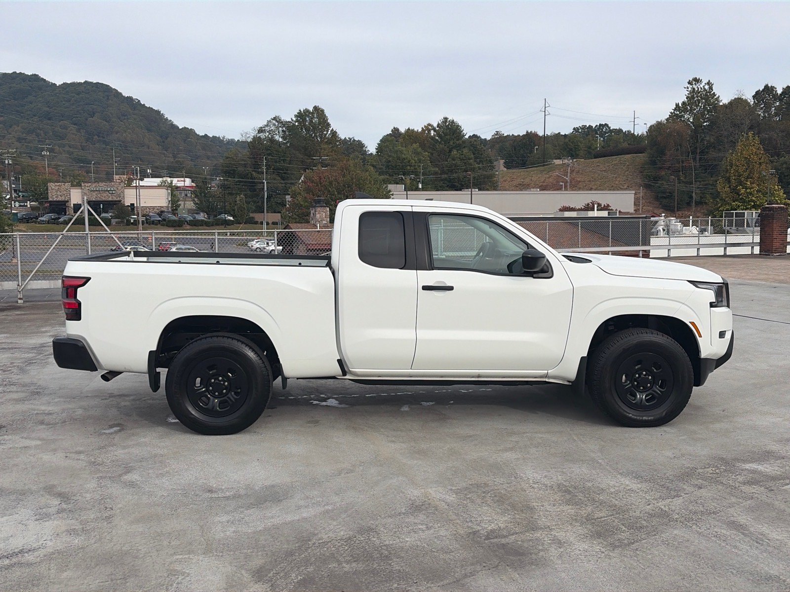 Used 2024 Nissan Frontier S w/ Technology Package AWD/4WD image 2