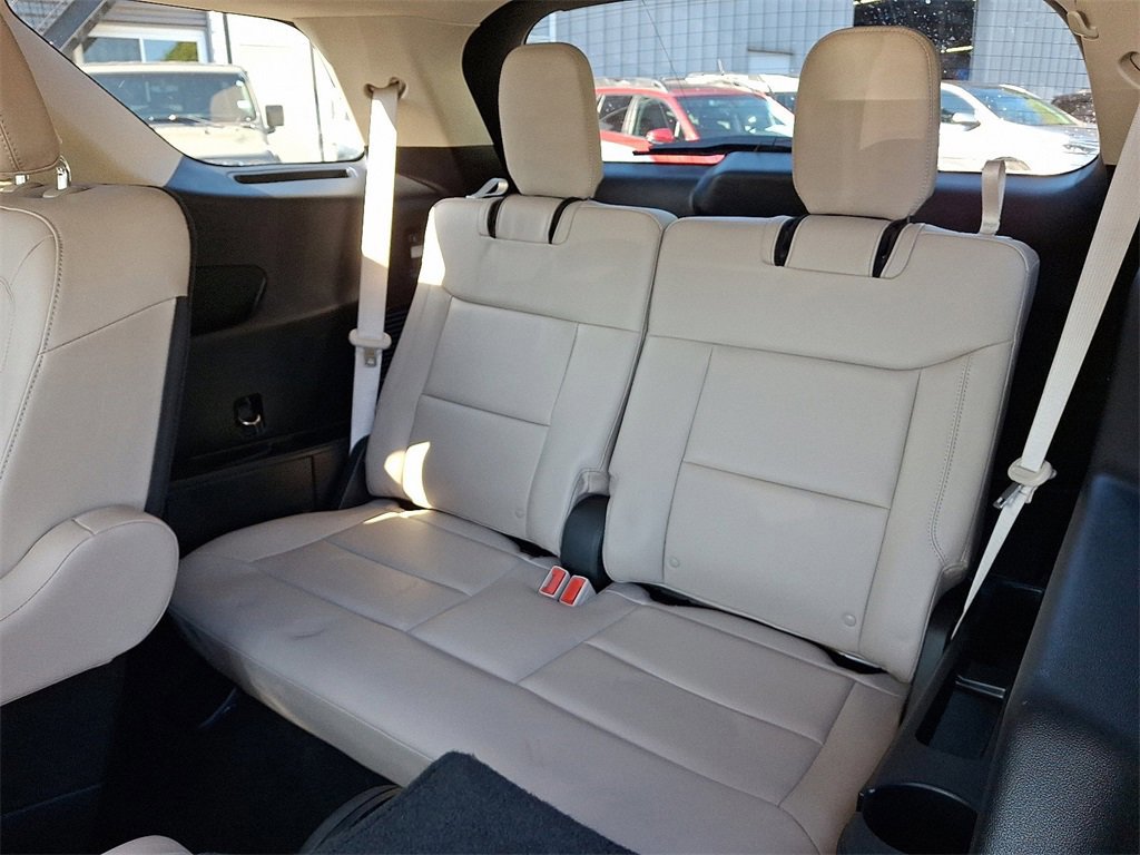 Certified 2022 Ford Explorer XLT w/ Equipment Group 202A image 11