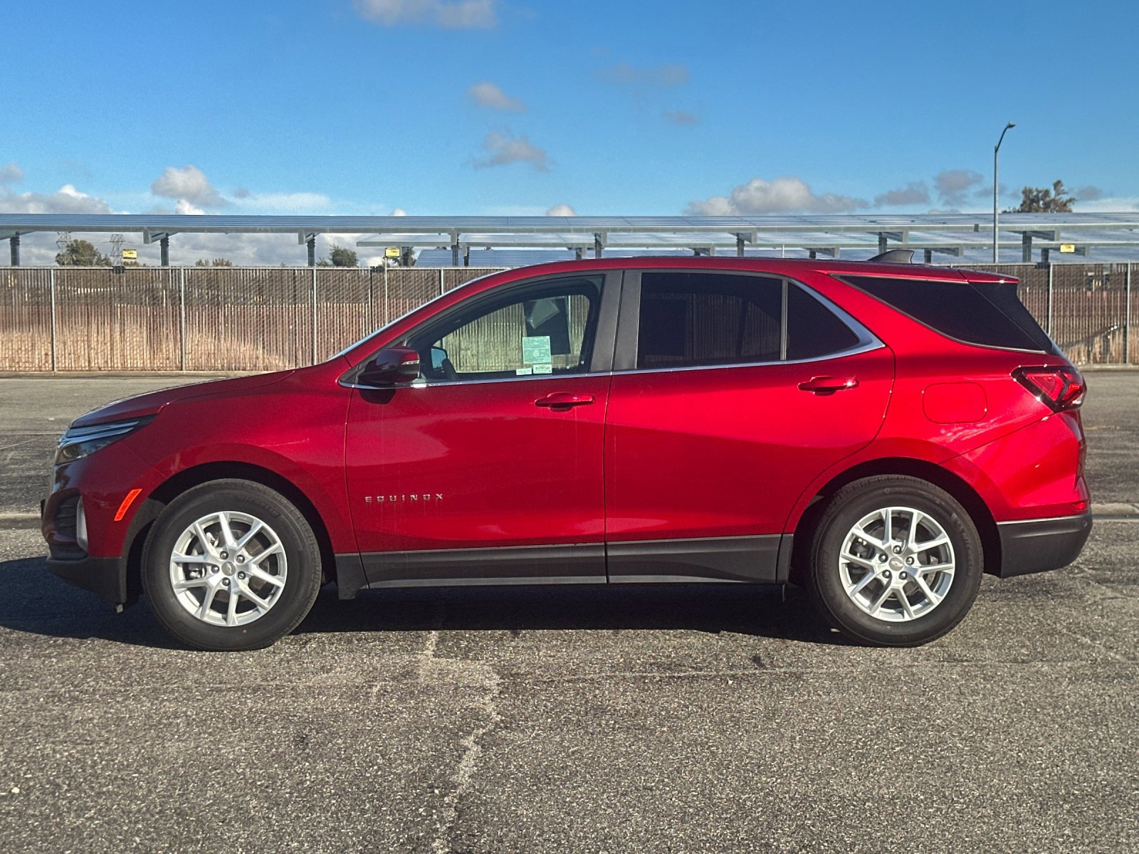 Used 2024 Chevrolet Equinox LT image 2