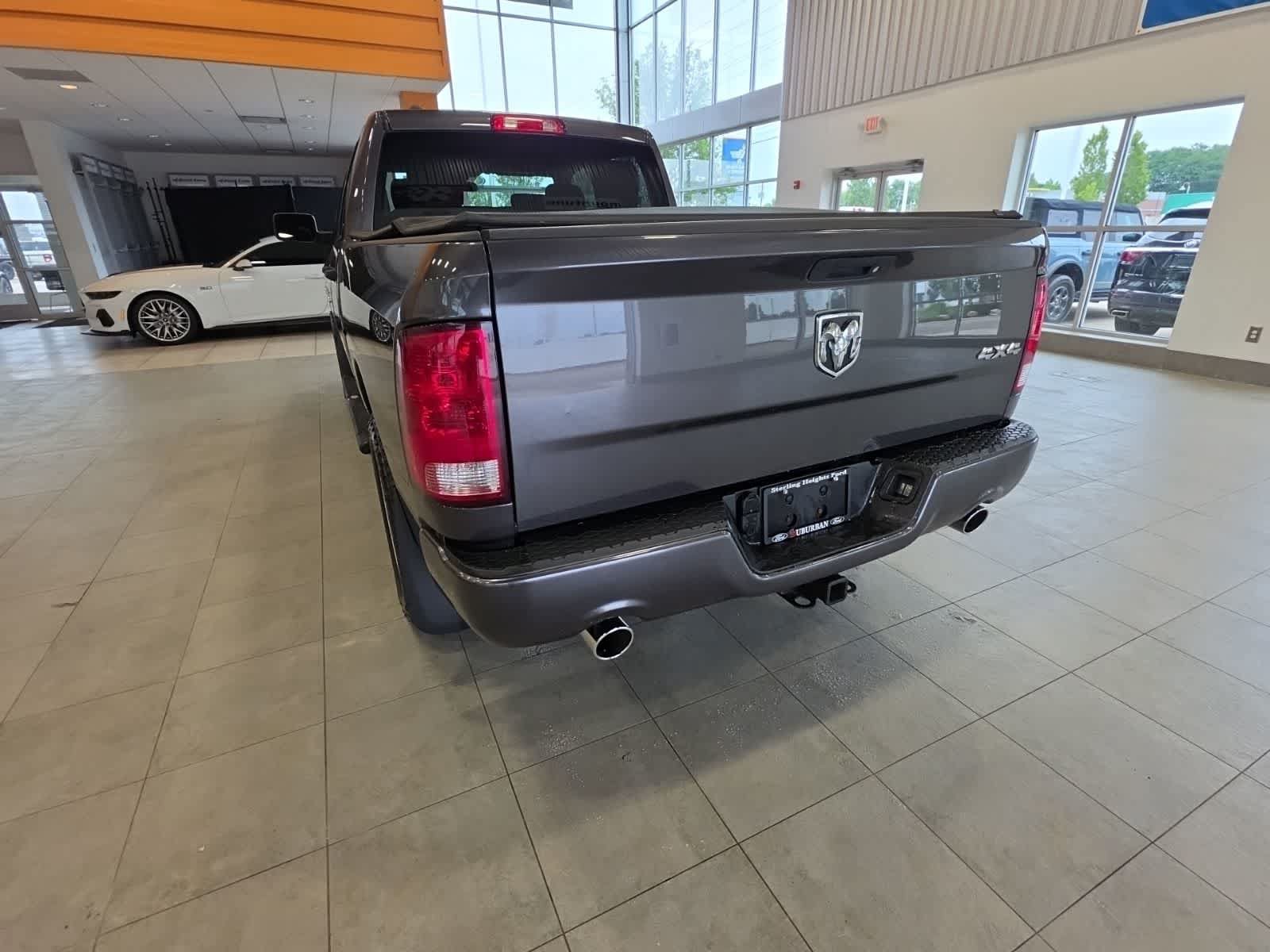 Used 2017 RAM 1500 Express AWD/4WD image 11