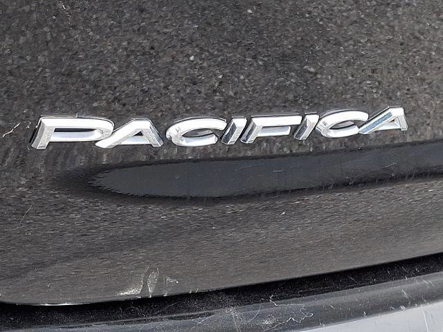 Used 2025 Chrysler Pacifica Select image 29