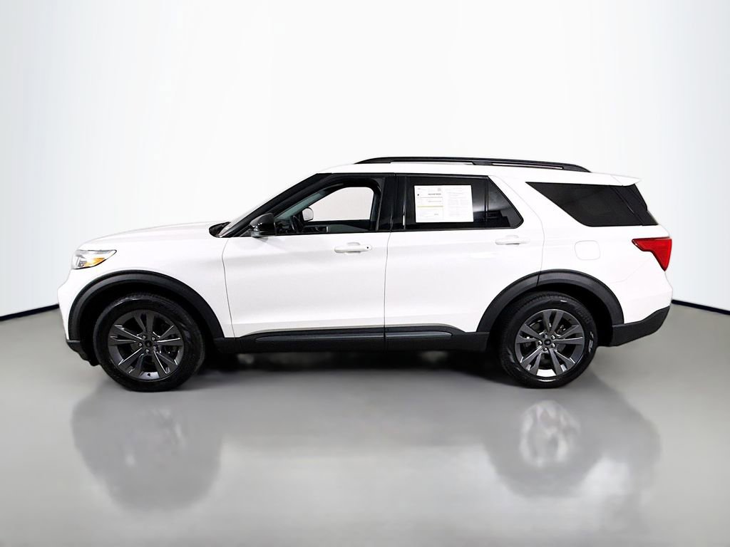 Certified 2022 Ford Explorer XLT w/ Equipment Group 202A RWD image 4