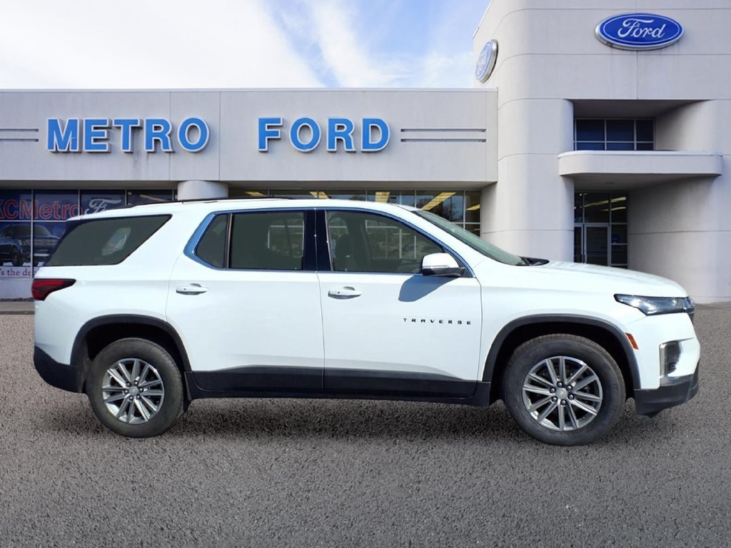 Used 2023 Chevrolet Traverse LT AWD/4WD image 2