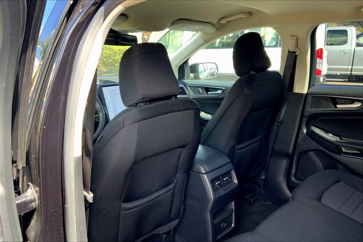 Certified 2022 Ford Edge SE w/ Black Appearance Package image 12