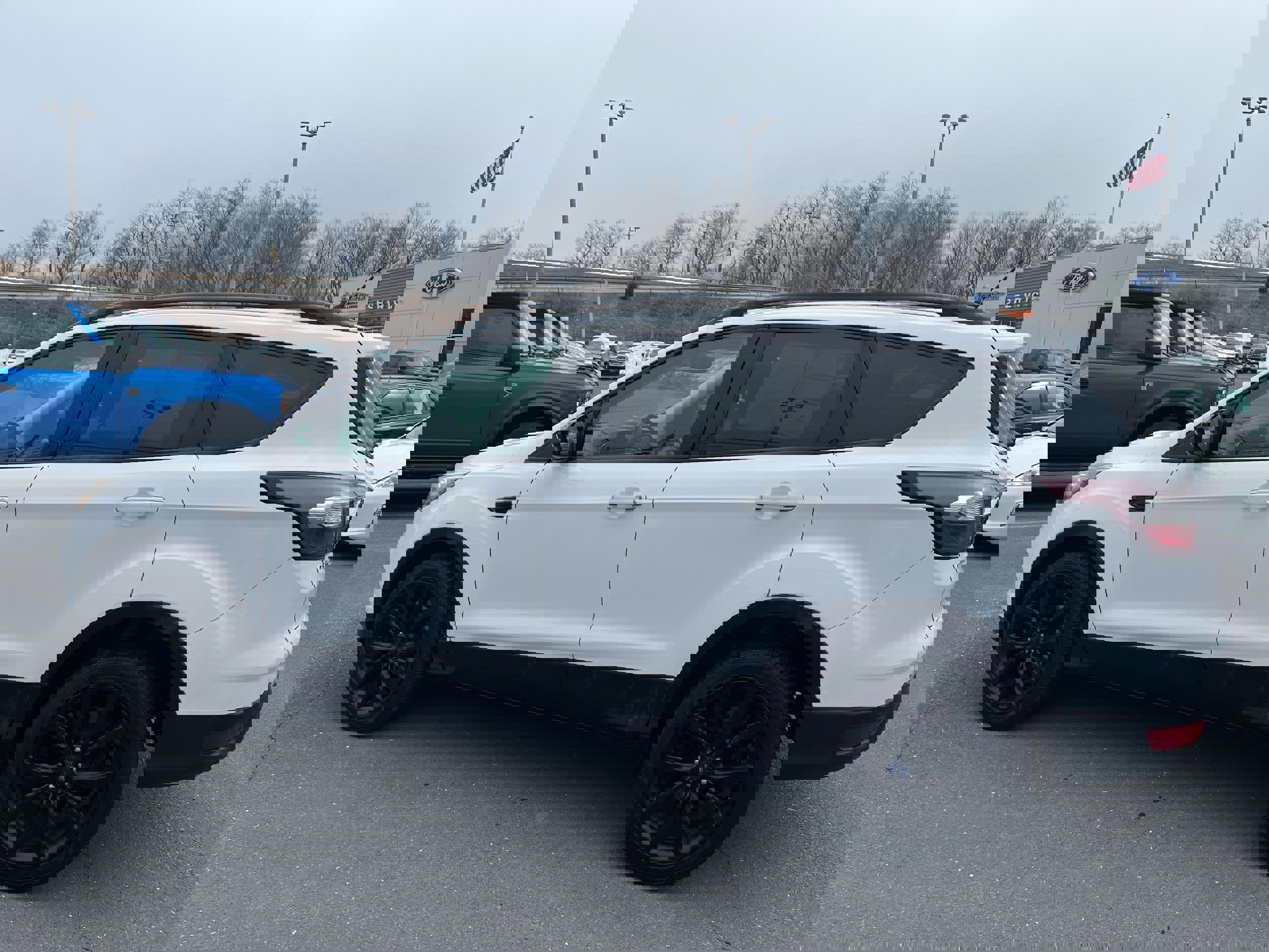 Certified 2018 Ford Escape SE w/ Ford Safe & Smart Package image 3