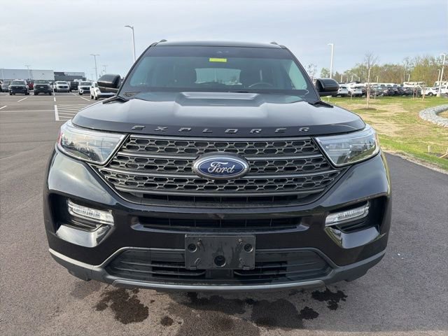 Certified 2022 Ford Explorer XLT w/ Equipment Group 202A image 3