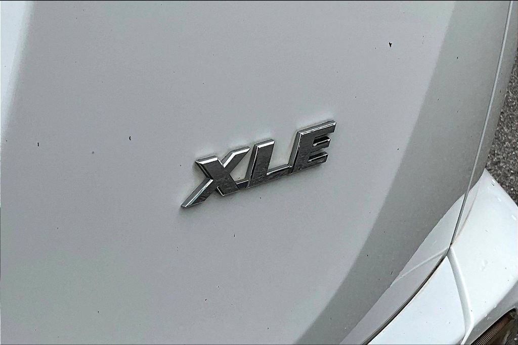 Used 2018 Toyota RAV4 XLE FWD image 26
