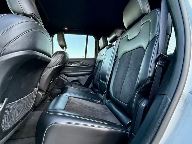 Used 2023 Jeep Grand Cherokee Altitude image 13