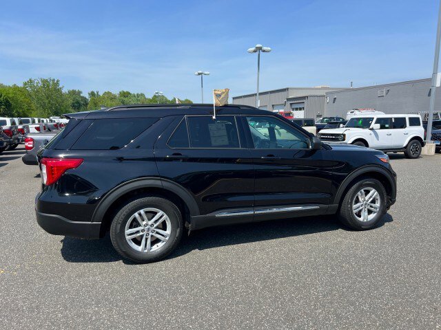 Certified 2021 Ford Explorer XLT w/ Equipment Group 202A AWD/4WD image 6
