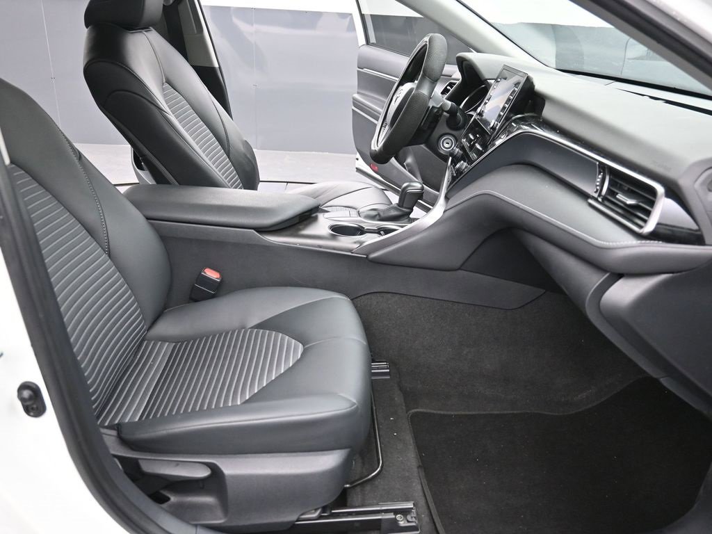 Used 2023 Toyota Camry SE image 14
