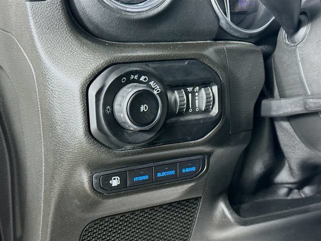 Used 2021 Jeep Wrangler Unlimited Sahara w/ Cold Weather Group AWD/4WD image 10