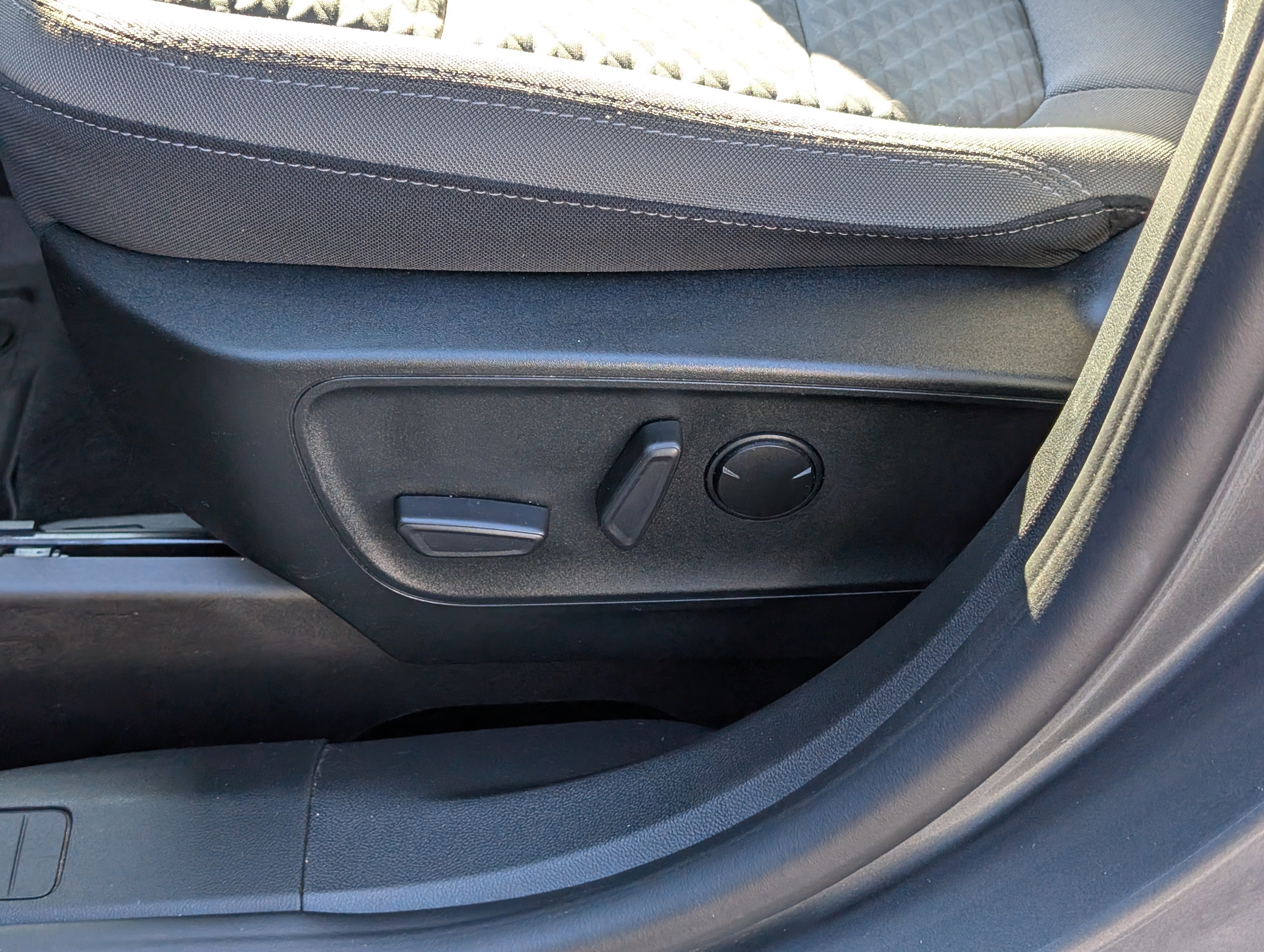 Certified 2022 Ford Escape SE w/ SE Sport Appearance Package image 21