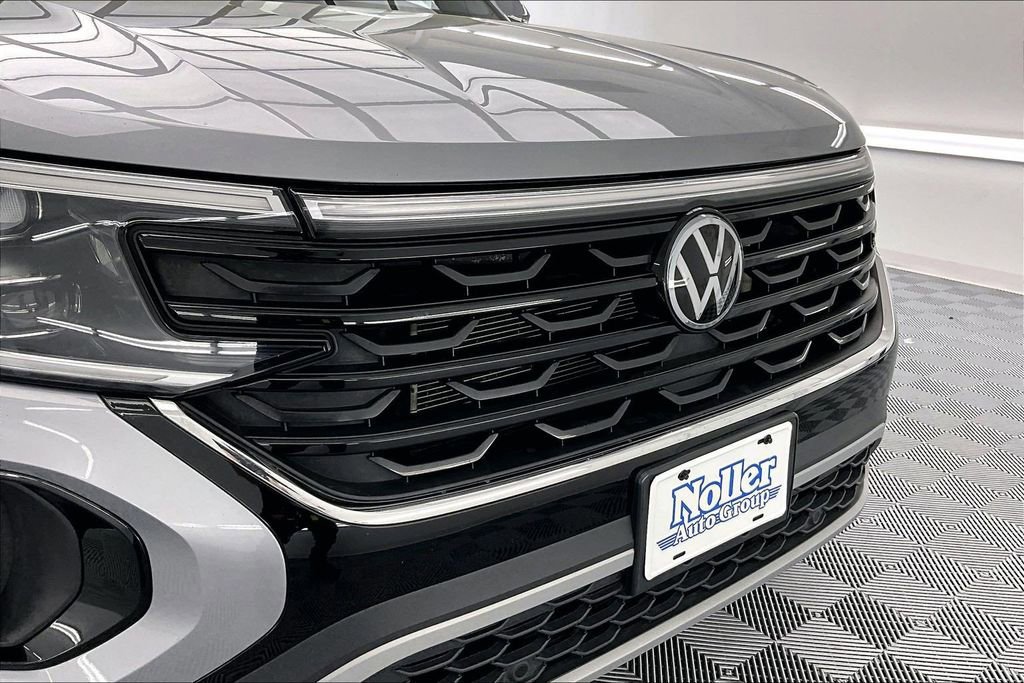 Used 2025 Volkswagen Atlas Cross Sport SE AWD/4WD image 28