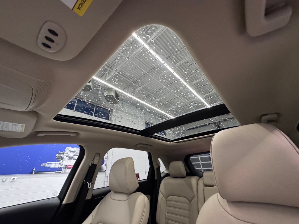 Certified 2024 Ford Edge SEL w/ Convenience Package AWD/4WD image 11