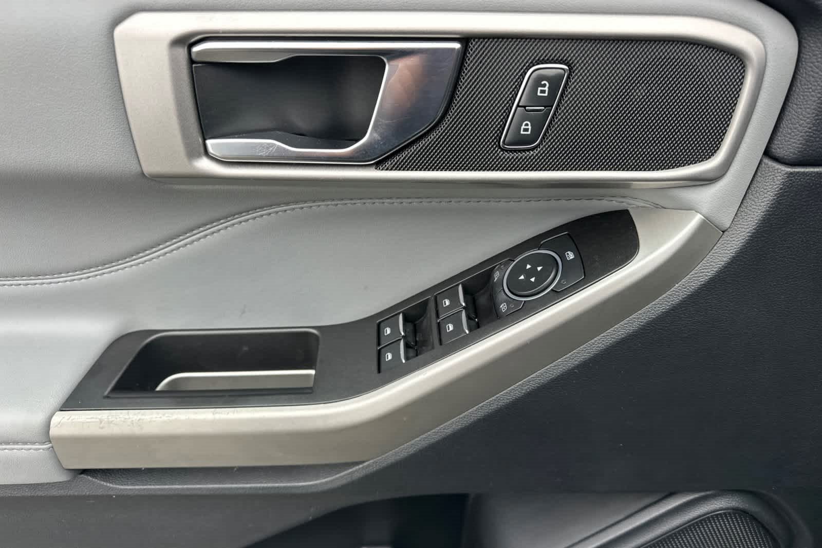 Certified 2022 Ford Explorer XLT w/ Equipment Group 202A image 13