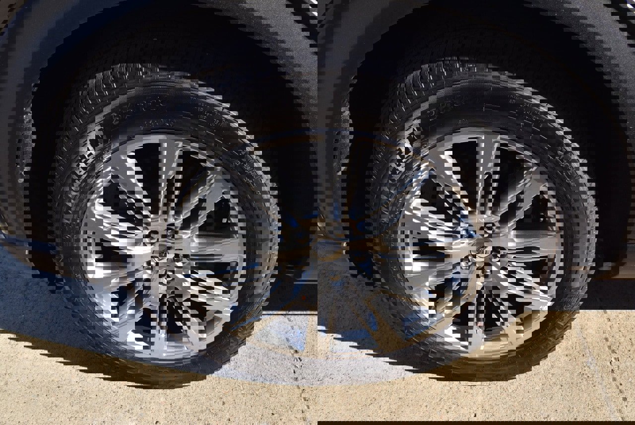 Certified 2025 Ford Explorer Platinum image 9