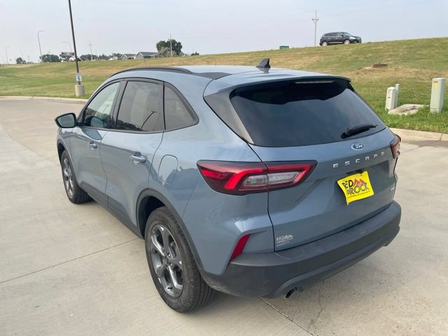 Certified 2025 Ford Escape ST-Line Select AWD/4WD image 6