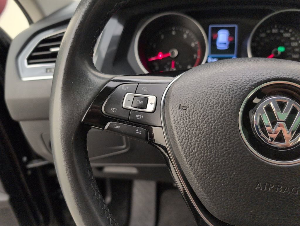 Used 2020 Volkswagen Tiguan SE w/ Panoramic Sunroof Package image 44