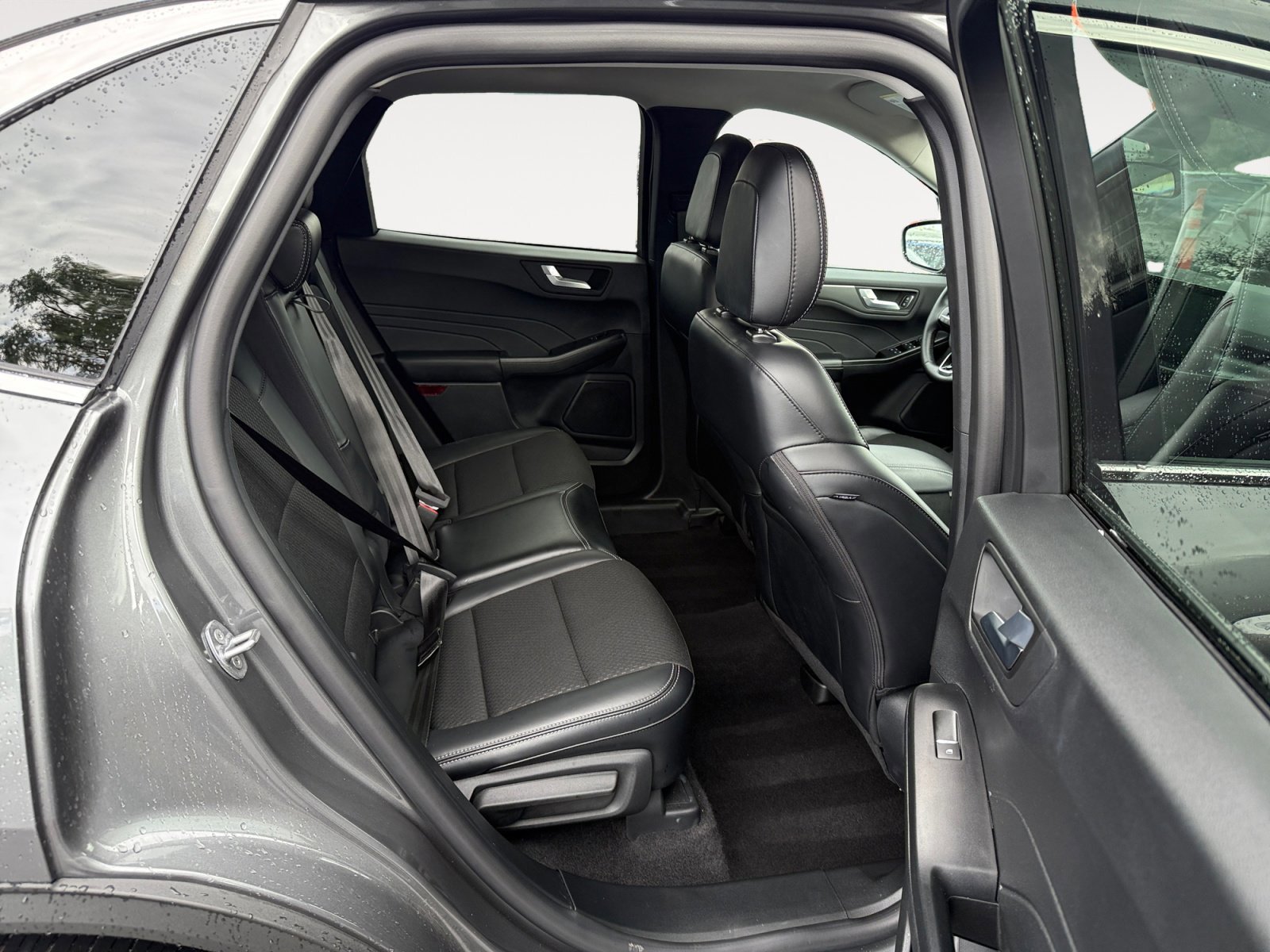 Certified 2025 Ford Escape SE w/ Class II Trailer Tow Package image 18