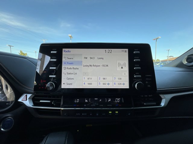 Used 2023 Toyota Sienna XSE w/ XSE Plus Package FWD image 17