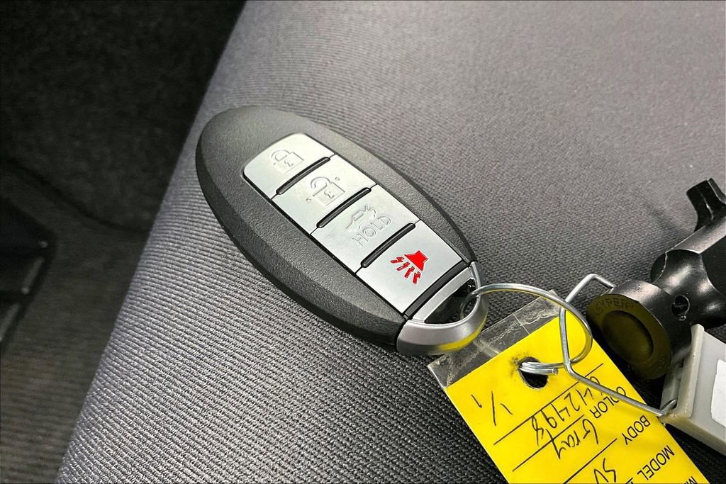 Used 2025 Nissan Frontier SV image 13