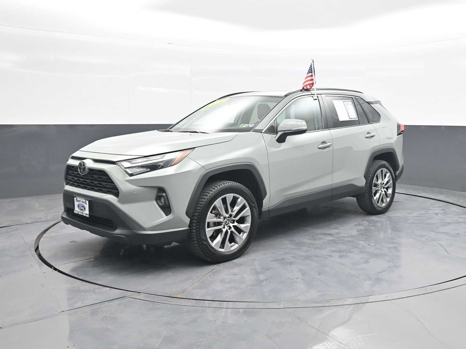 Used 2022 Toyota RAV4 XLE Premium AWD/4WD image 4