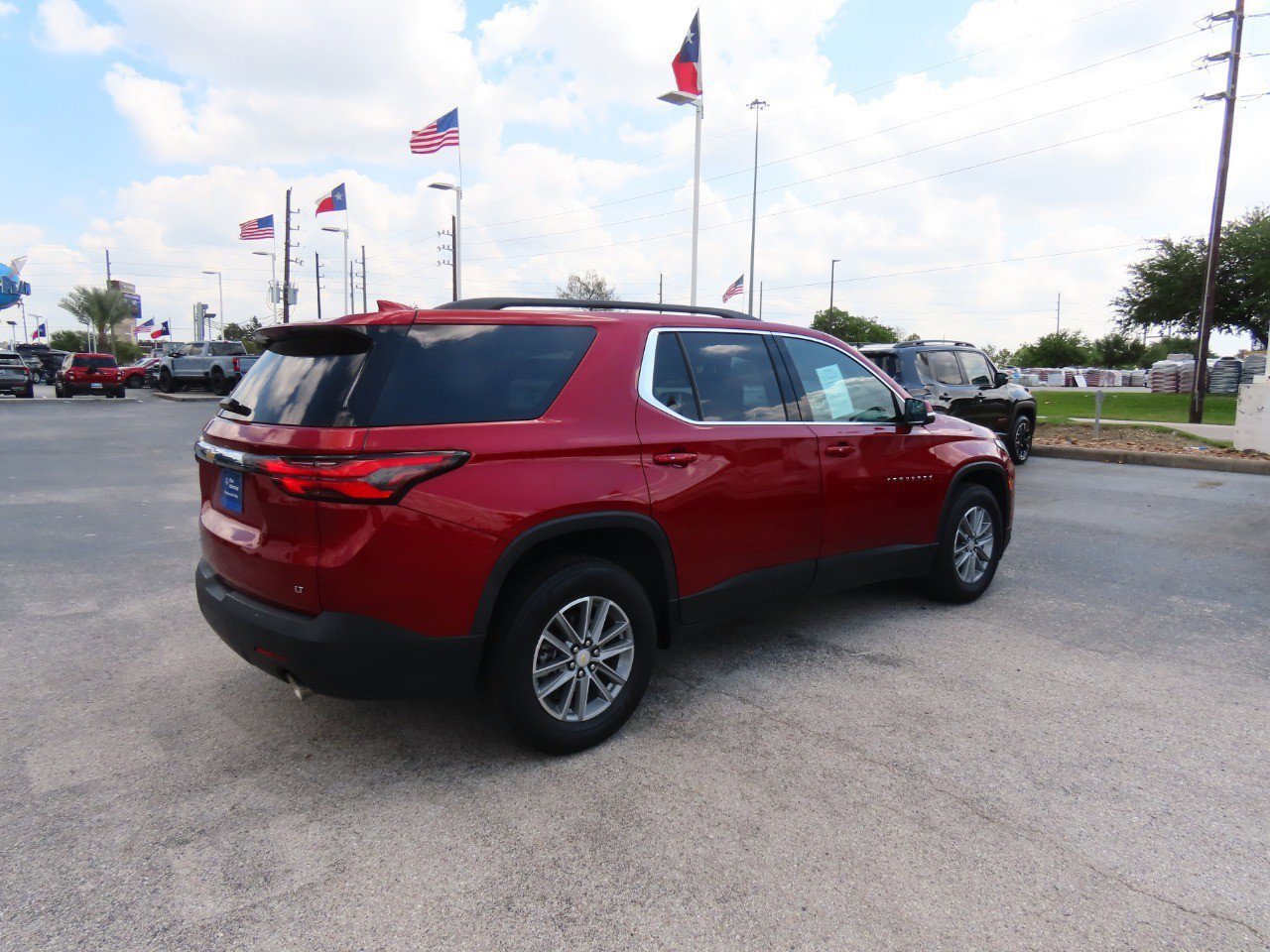 Used 2023 Chevrolet Traverse LT image 5