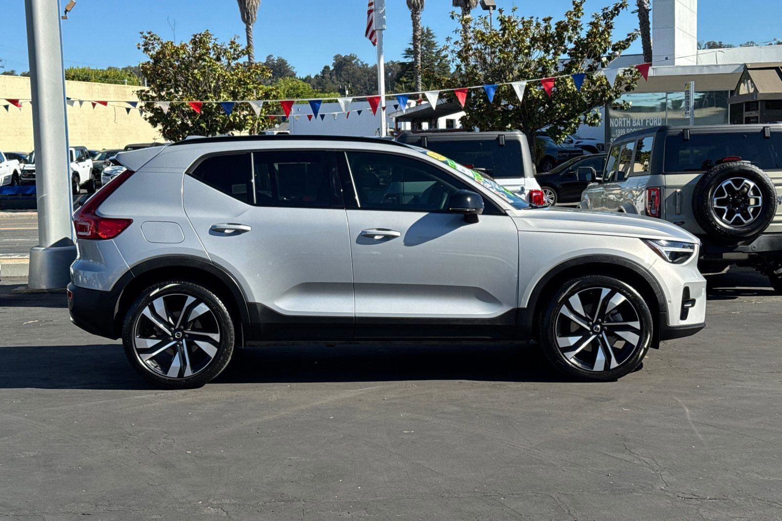 Used 2023 Volvo XC40 B5 Ultimate w/ Protection Package Premier image 6