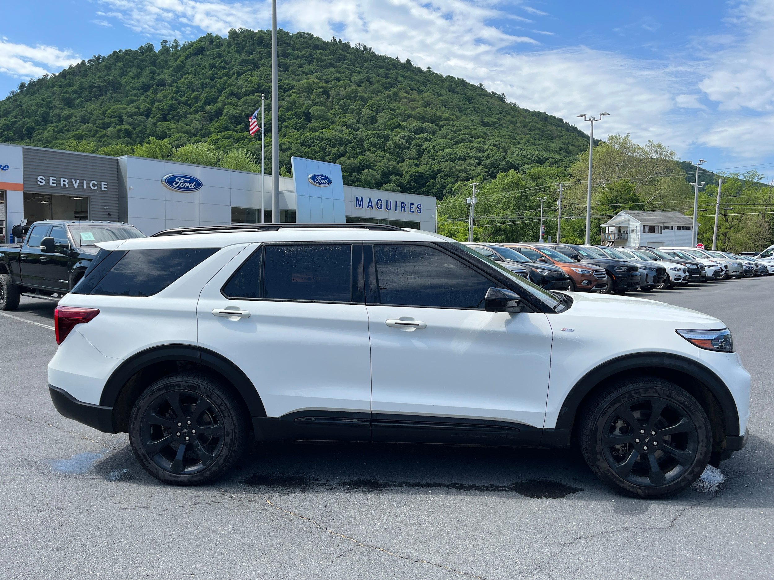 Certified 2022 Ford Explorer ST-Line AWD/4WD image 4