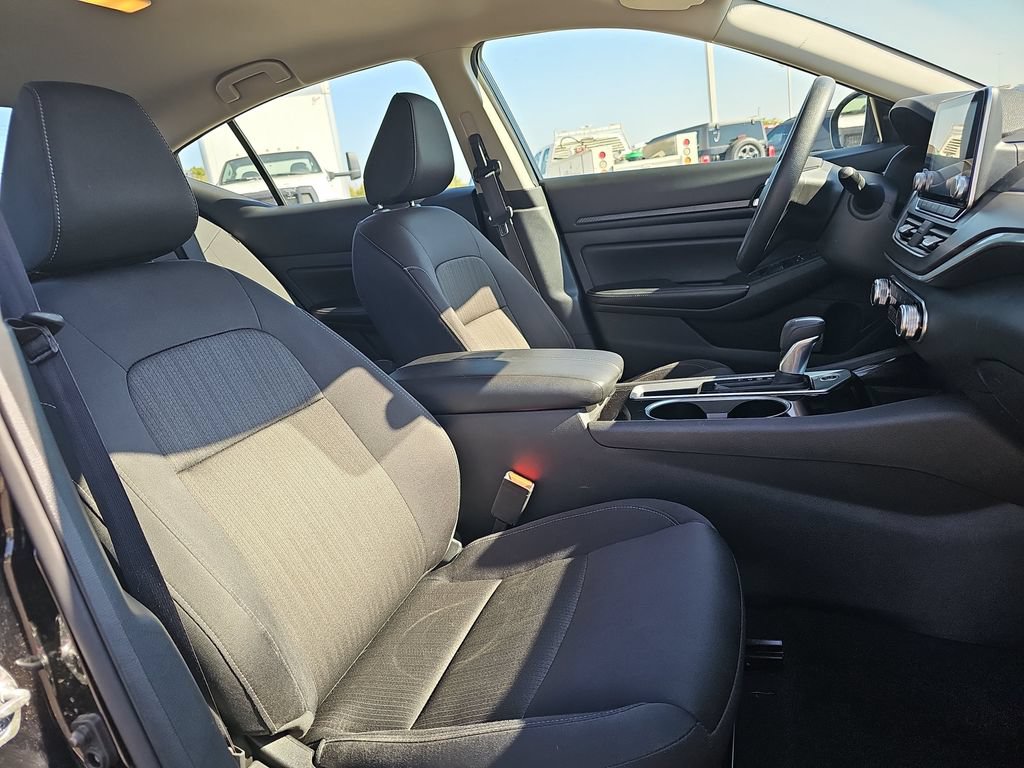 Used 2024 Nissan Altima 2.5 SV FWD image 10