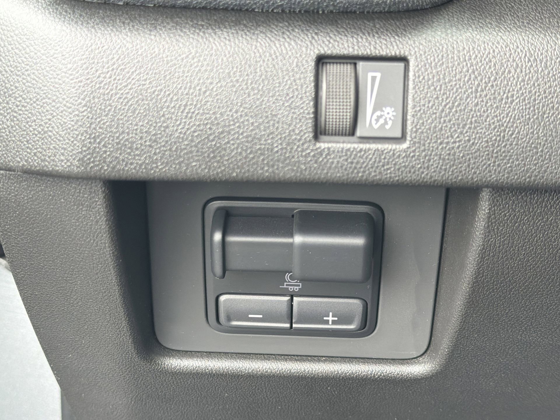 Used 2023 GMC Canyon Elevation w/ Convenience Package RWD image 17