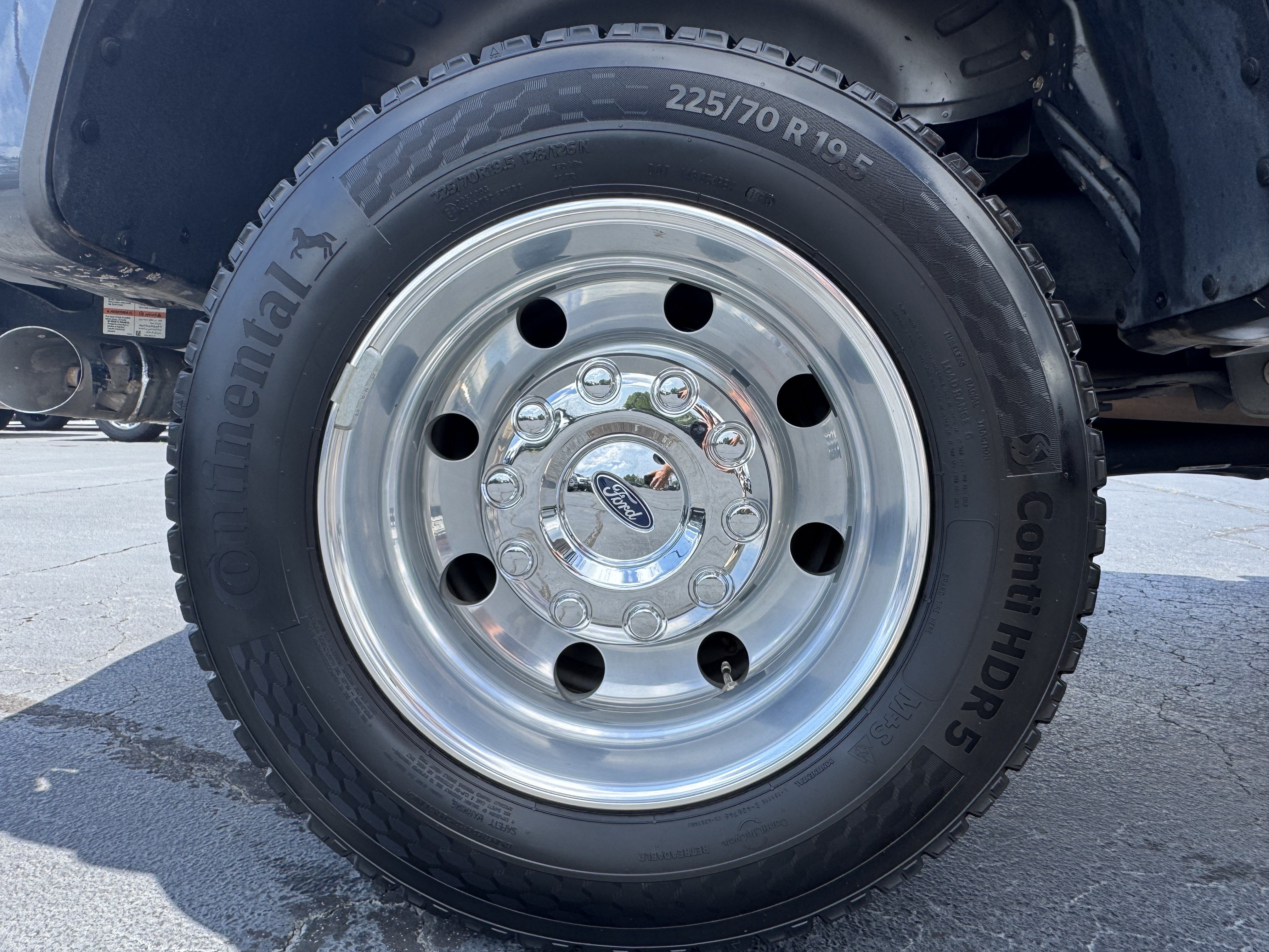 Certified 2025 Ford F450 Platinum w/ FX4 Off-Road Package AWD/4WD image 22