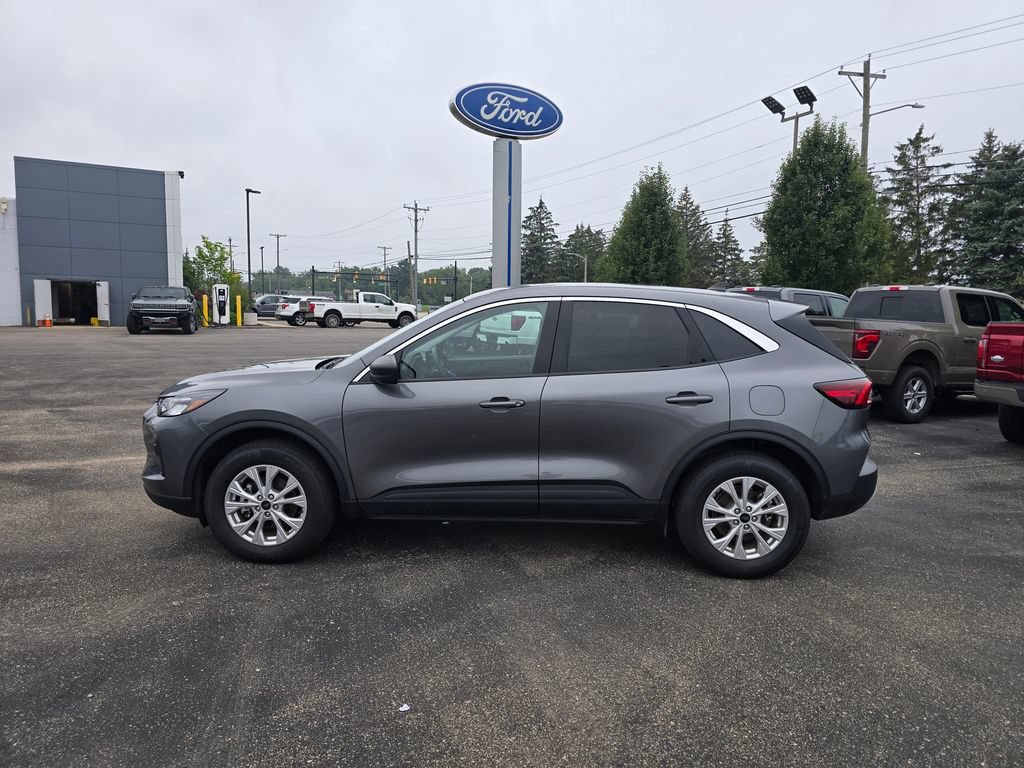 Certified 2024 Ford Escape Active w/ Tech Pack #1 AWD/4WD image 2