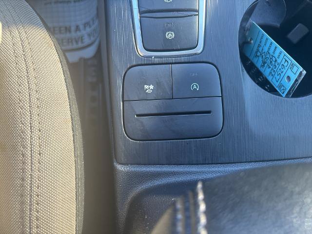 Certified 2022 Ford Escape SE w/ Cold Weather Package AWD/4WD image 22