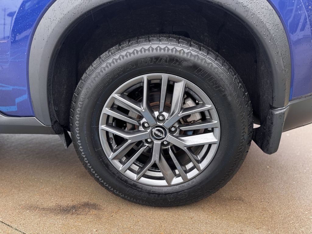 Used 2023 Nissan Rogue S image 6