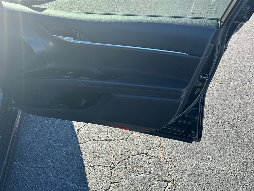 Used 2020 Toyota Camry SE image 14