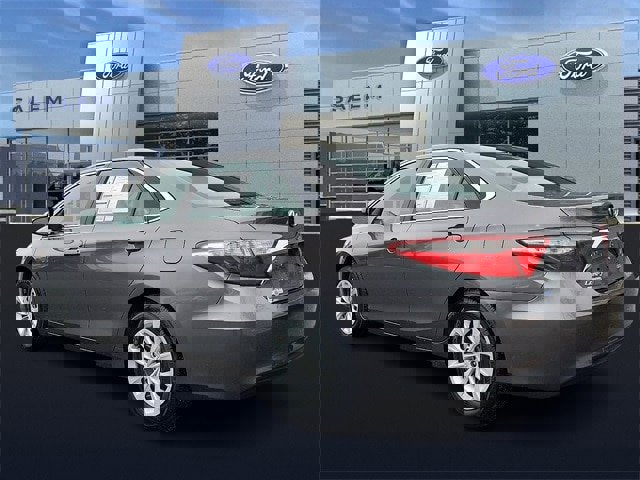 Used 2017 Toyota Camry LE image 4