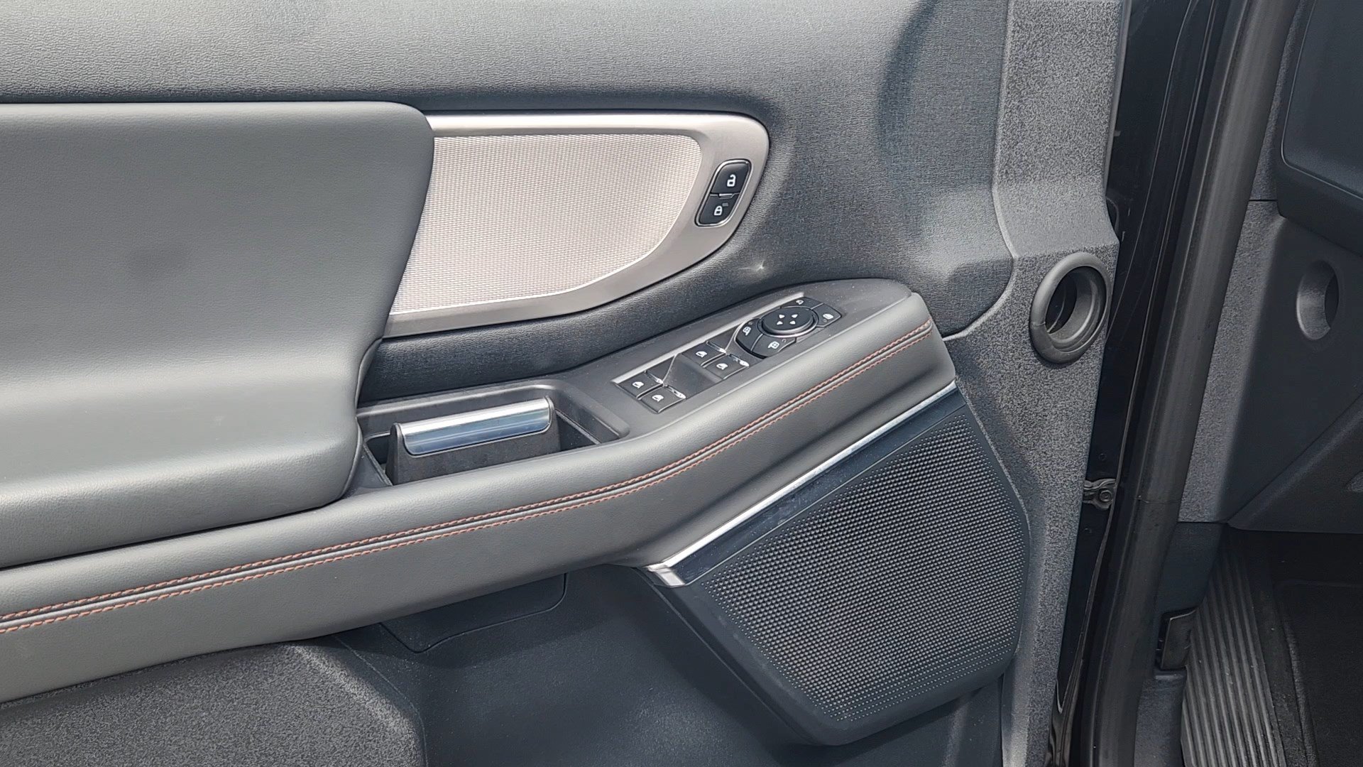 Certified 2025 Ford Expedition Active AWD/4WD image 18