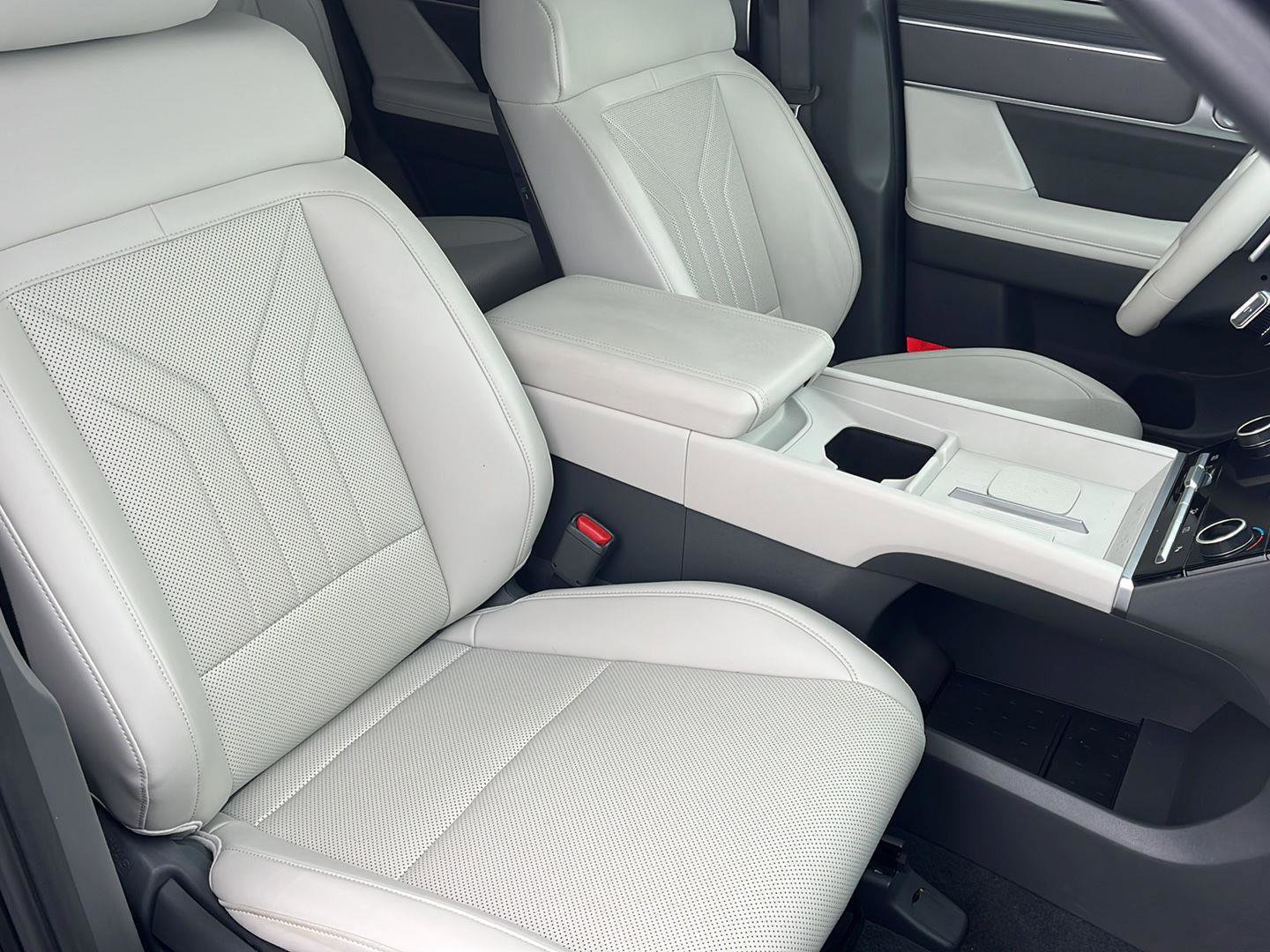 Used 2025 Hyundai Santa Fe SEL image 14