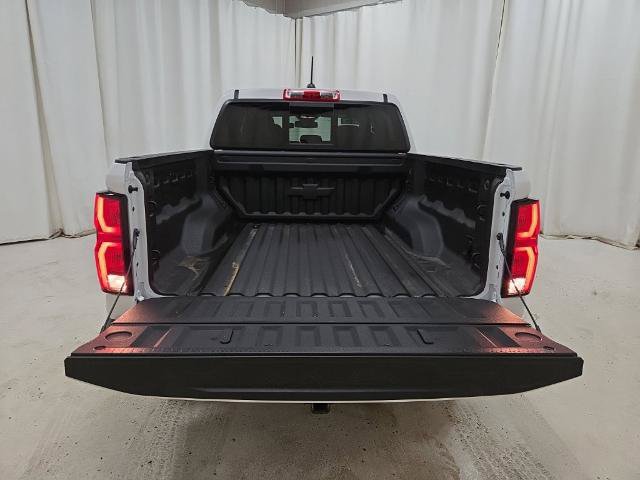 Used 2025 Chevrolet Colorado Z71 w/ Technology Package AWD/4WD image 9