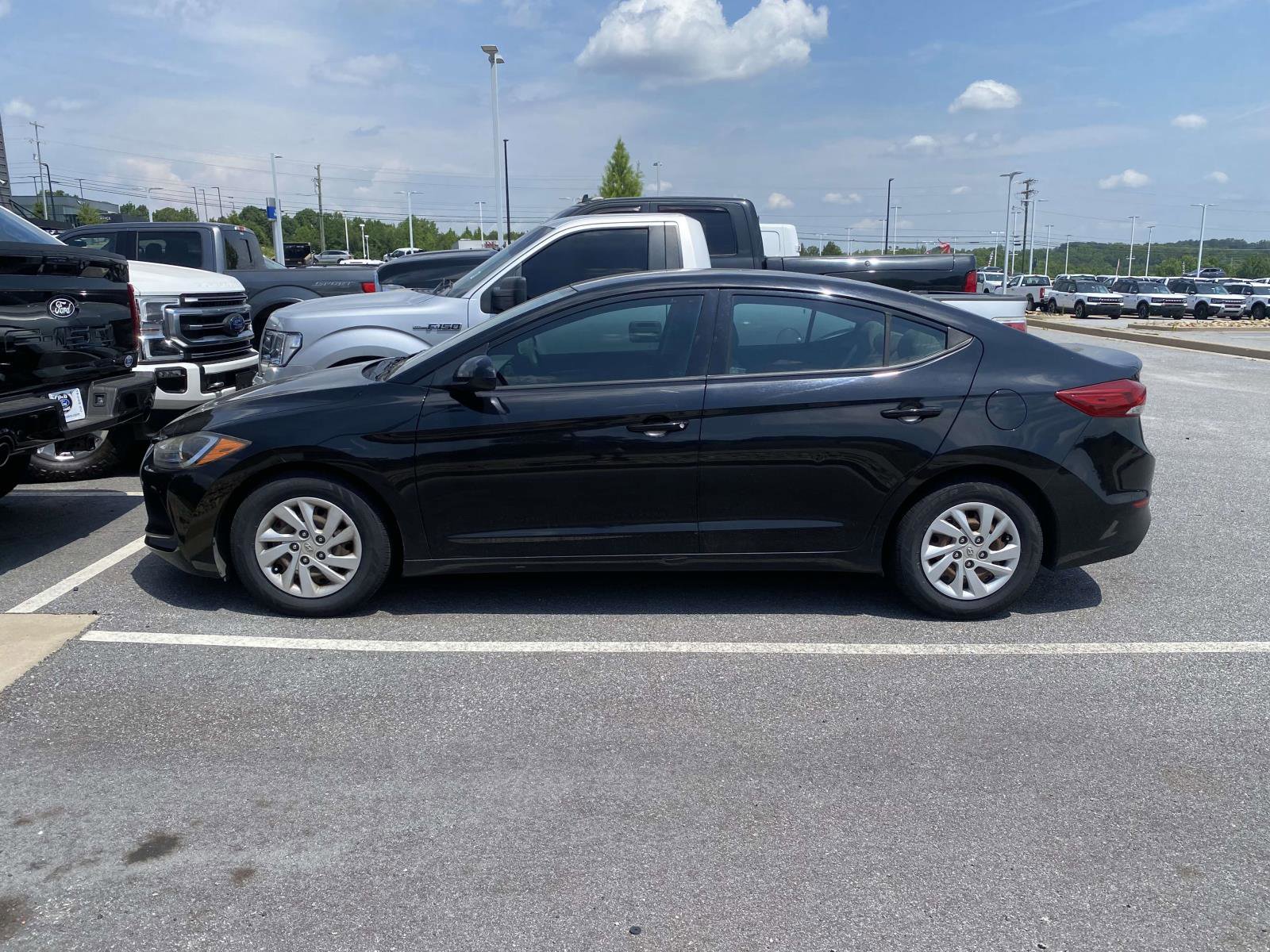 Used 2018 Hyundai Elantra SE FWD image 3