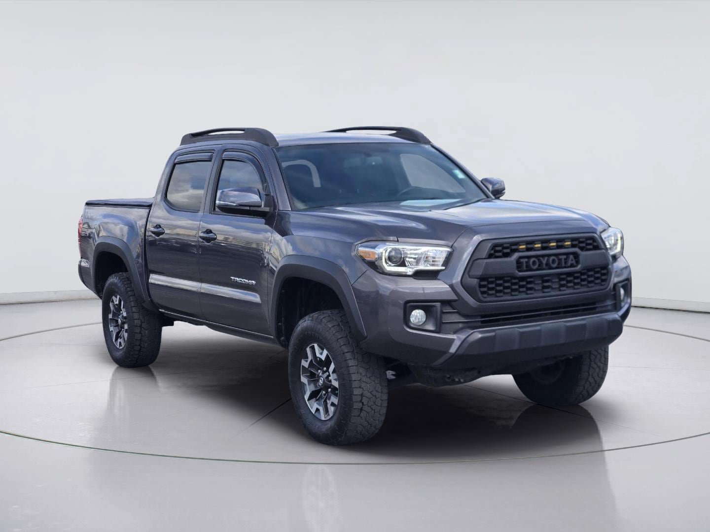 Used 2017 Toyota Tacoma TRD Off-Road w/ Premium & Technology Package AWD/4WD image 3